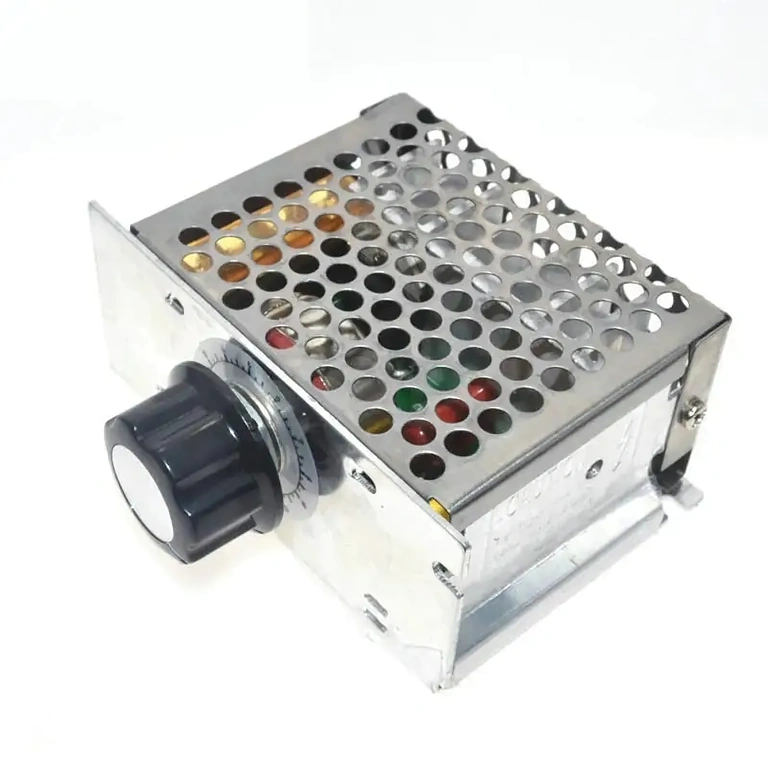 Elektriskā motora ātruma regulators – skats no leņķa AC 220V sprieguma regulatora modulis sānskatā