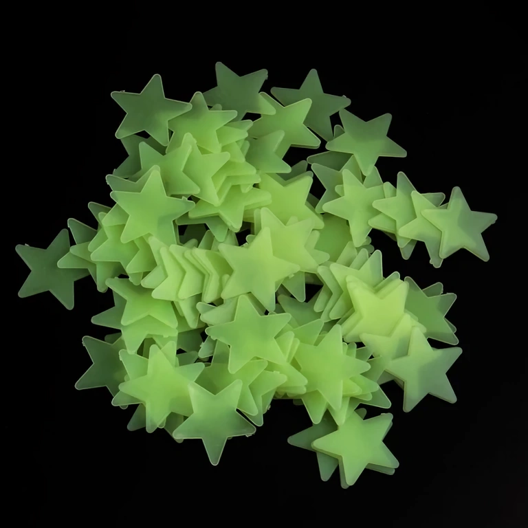 Dekoratīvas zvaigžņu uzlīmes zvaigžņotajam debesu efektam