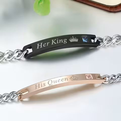 Komplekts 2 aproces pārim “Her King & His Queen” – Gravējams nerūsējošais tērauds mīļotājiem