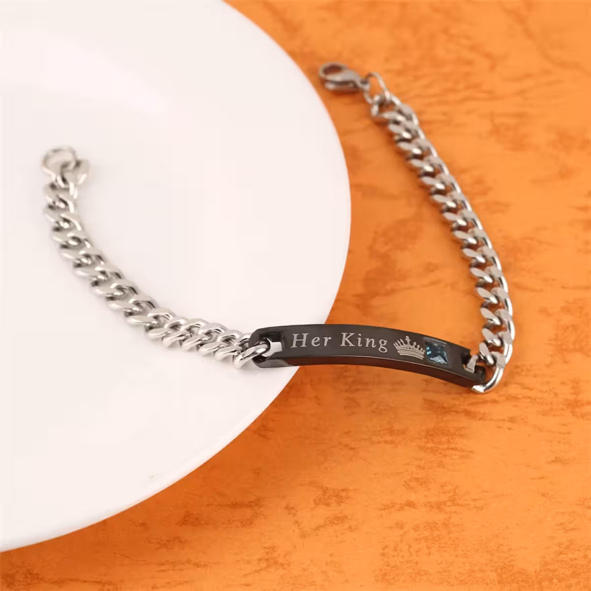 Aproce Her King ar dziļu gravējumu, izturīga pret nolietošanos