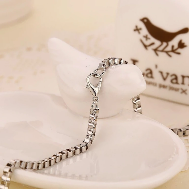 Krusta formas kulons iedvesmots no filmas Fast & Furious