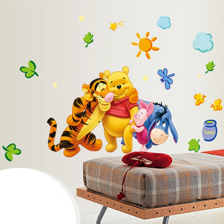 Dekoratīvs uzlīmes ar Vinniju un viņa draugu Pīgli