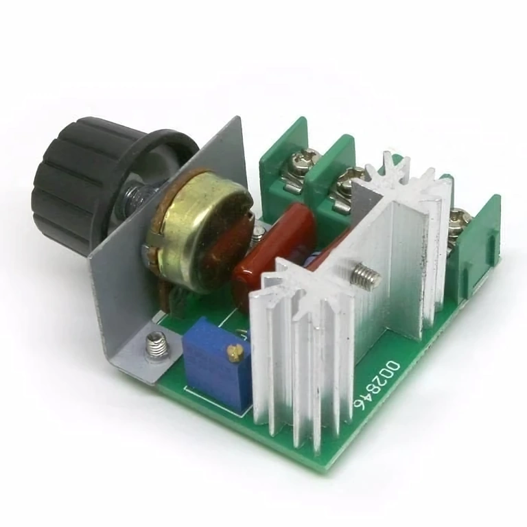 Modulis apgriezienu un intensitātes regulēšanai no 0 līdz 100%