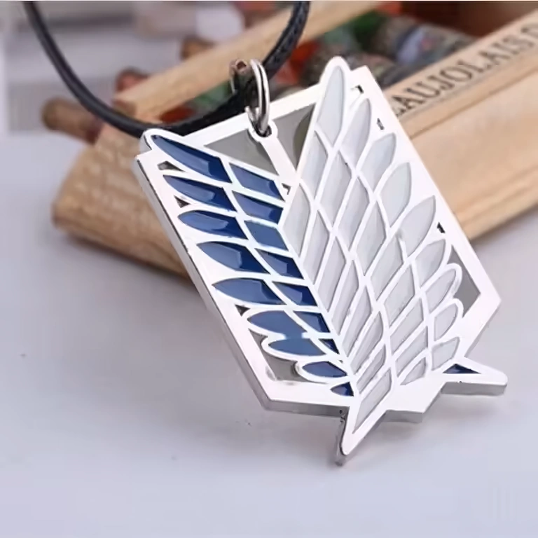 Anime kaklarota ar sudraba kulonu Attack on Titan