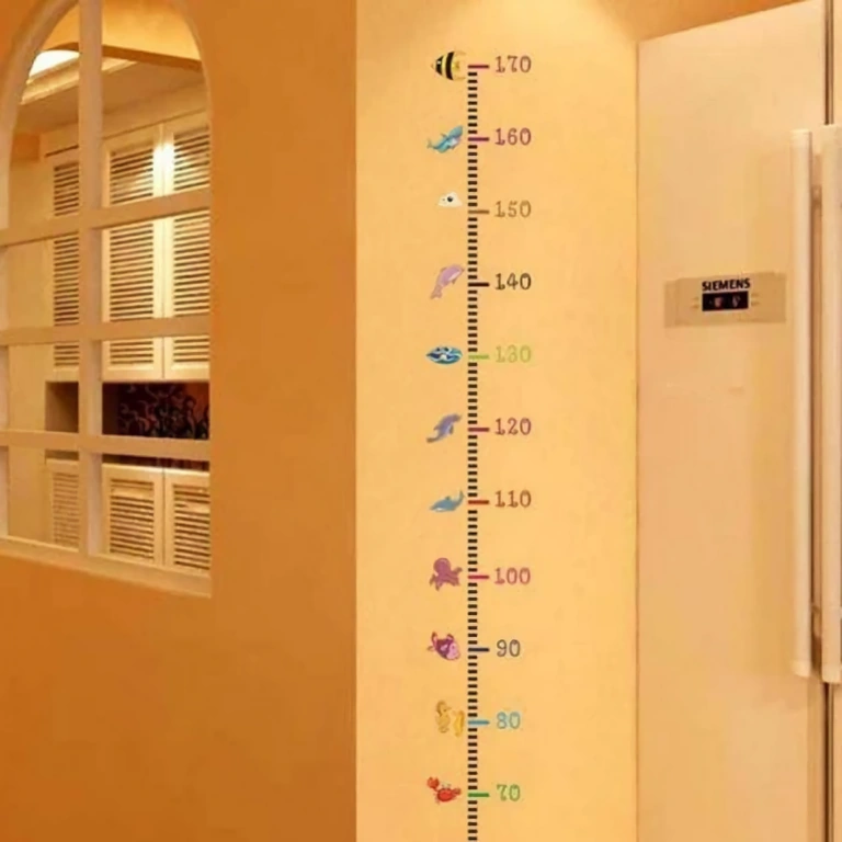 Krāsains sienas auguma mērītājs – ideāli bērnu istabas dekorēšanai