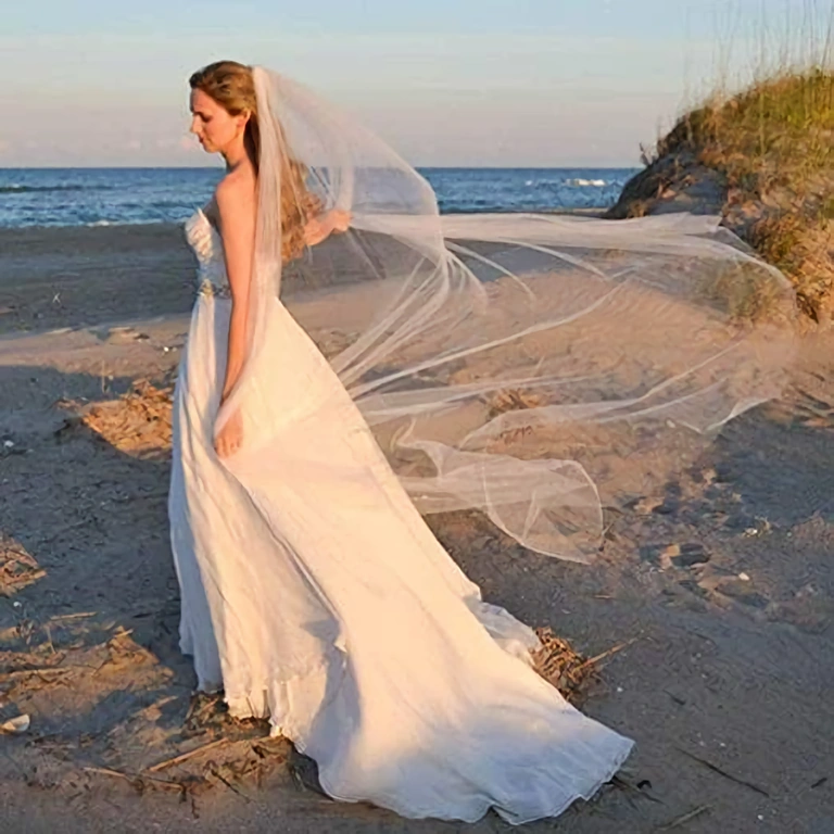 Kāzu tilla plīvurs 2 m garš Plīvurs no smalka tilla, 2 m garums, minimālistisks stils