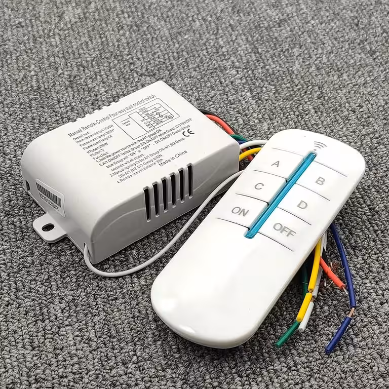 Gaismas slēdzis ar 4 kanālu tālvadību 220V – Automatizācijas lustrām un lampām