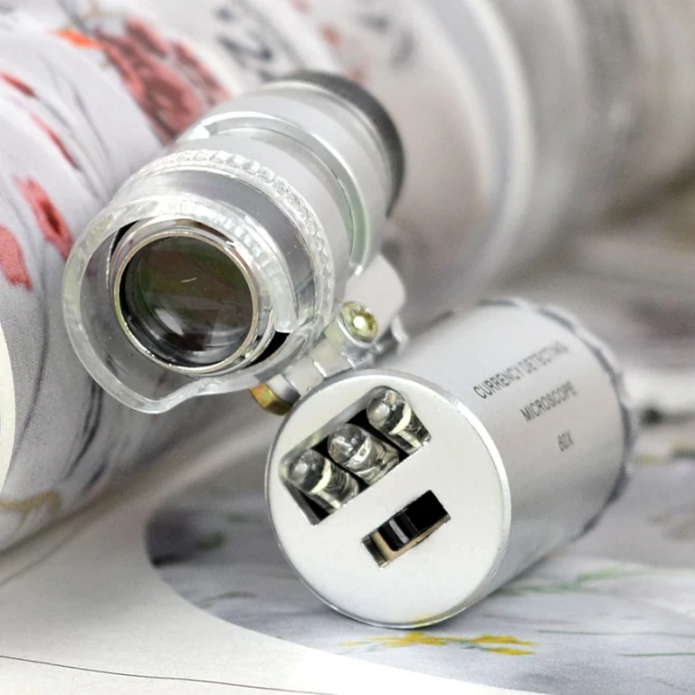 Kompaktais portatīvais mikroskops ar LED un UV lampu detalizētām pārbaudēm