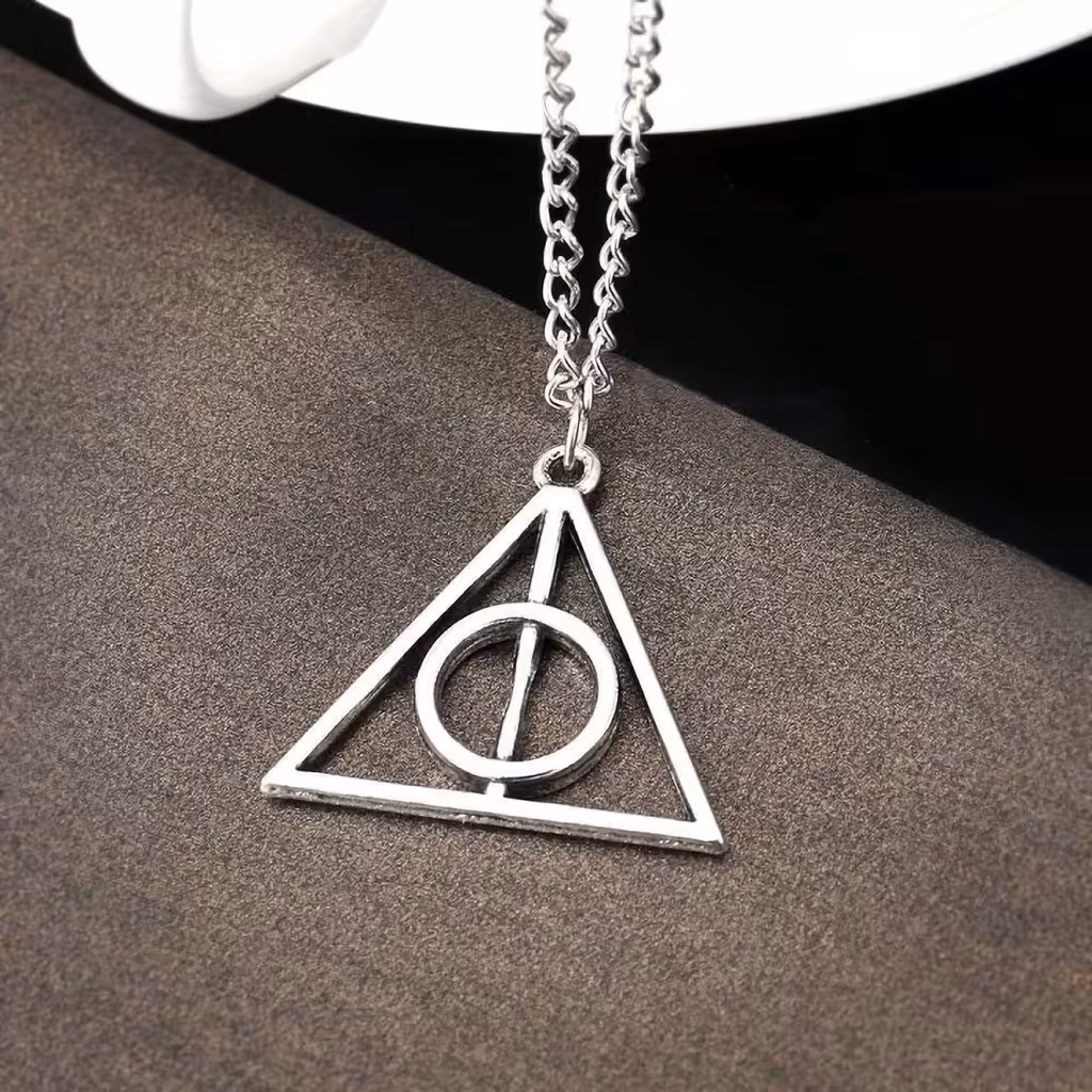 Harry Potter Deathly Hallows trijstūra sudraba kulons – maģiskais rotājums