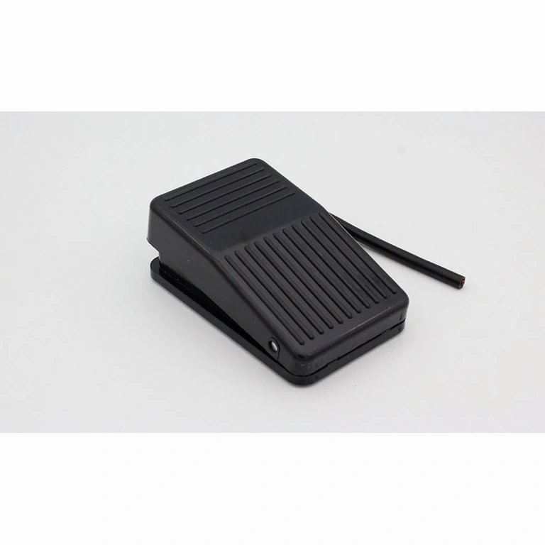 Elektriskais slēdzis ar NO+NC kontaktu aparātiem