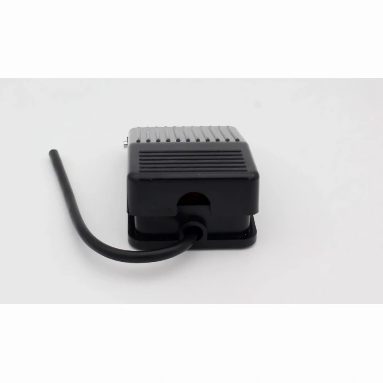 Pedāļa slēdzis instrumentu ieslēgšanai/izslēgšanai