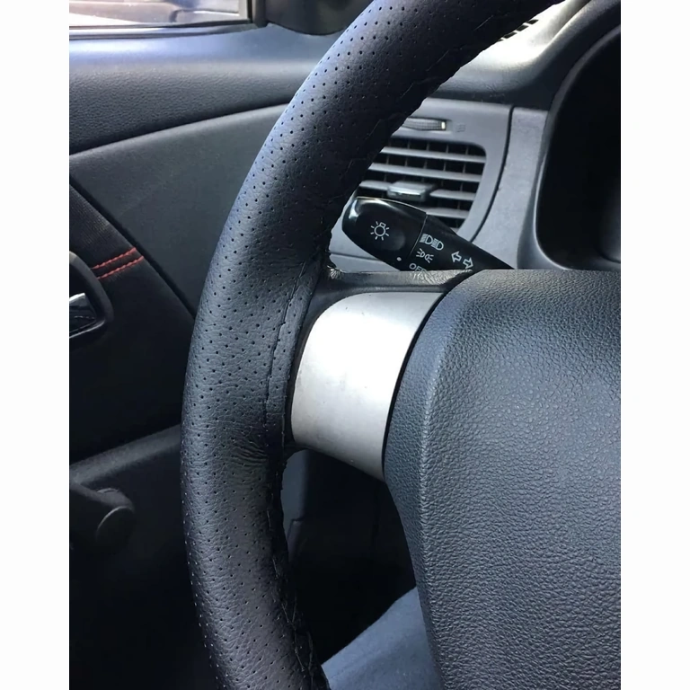 Premium stūres pārvalks, perforēta āda, sportisks dizains