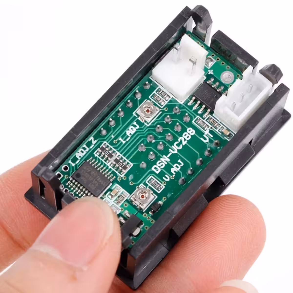 Paneļa displejs spriegumam un DC strāvai