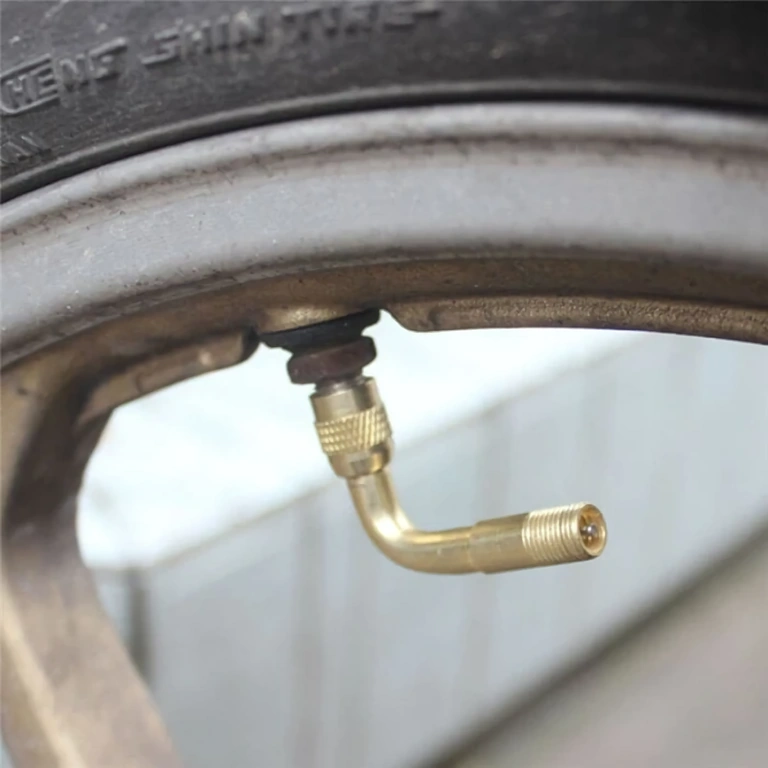 90° vārsta pagarinājums spiediena pārbaudei Leņķveida pagarinājums riteņu vieglai pumpēšanai