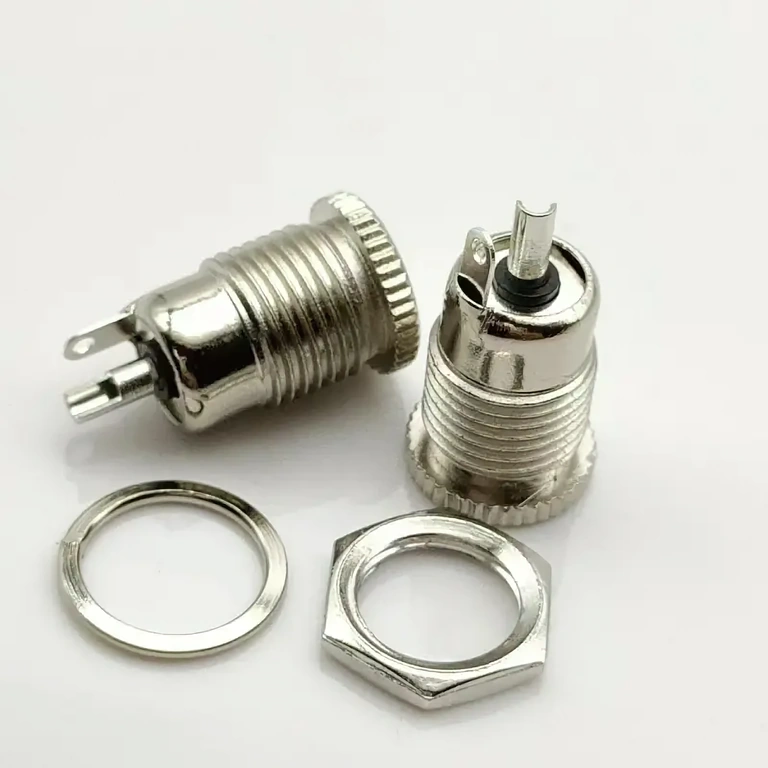 Jaudīgs lādētājs DIY un mājas elektronikai