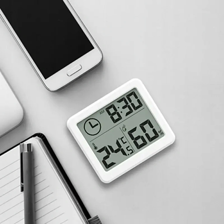 Telpas sensors – higrometrs ar lielu LCD ekrānu Ierīce istabas klimata kontrolei ar LCD ekrānu un mūsdienīgu dizainu
