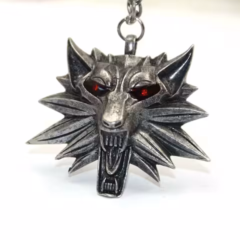 The Witcher Wild Hunt kulons – sudraba antīkais medaljons ar melnām vai sarkanām acīm