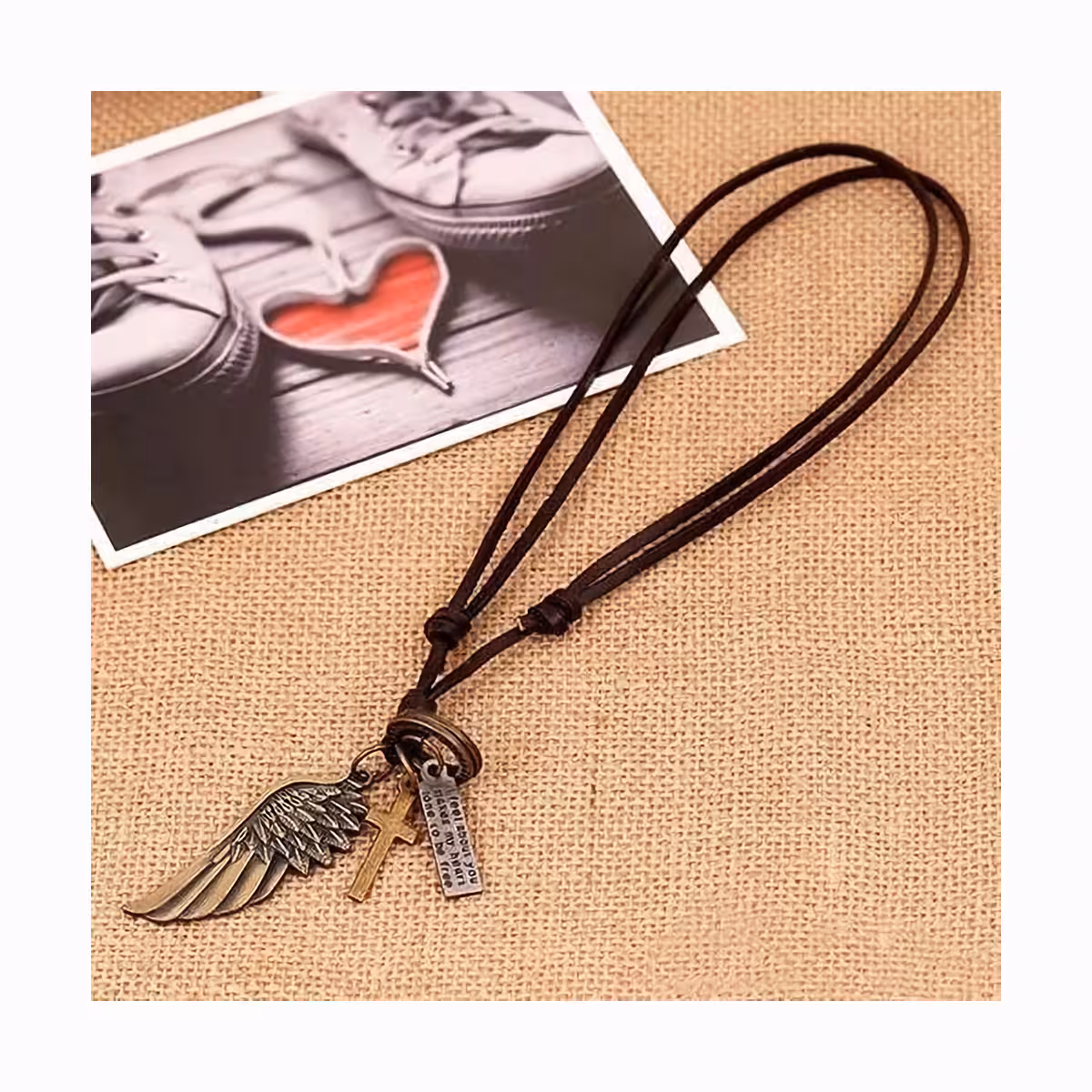 Boho stila kaklarota ar dubultiem spārniem