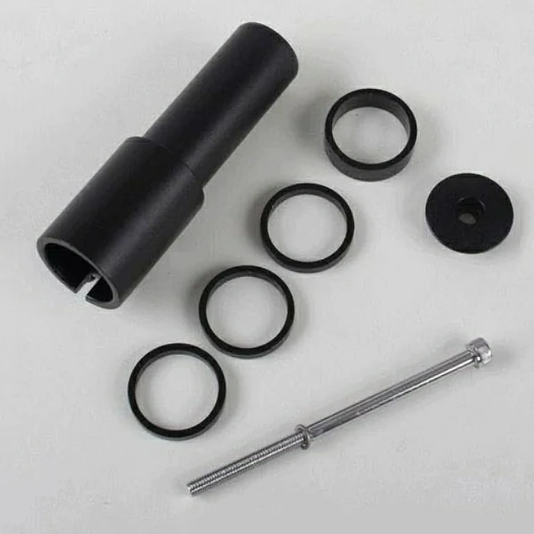 Melns alumīnija stūres pagarinājums – viegla montāža Melna sakausējuma stūres stieņa pacēlājs – universāla saderība