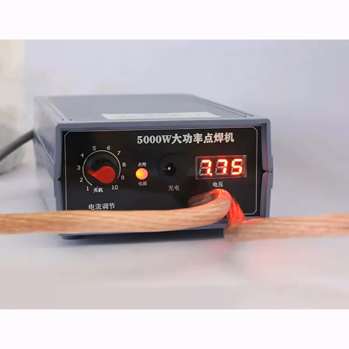 Punktveida lodēšanas ierīce DIY projektiem ar 18650 elementiem