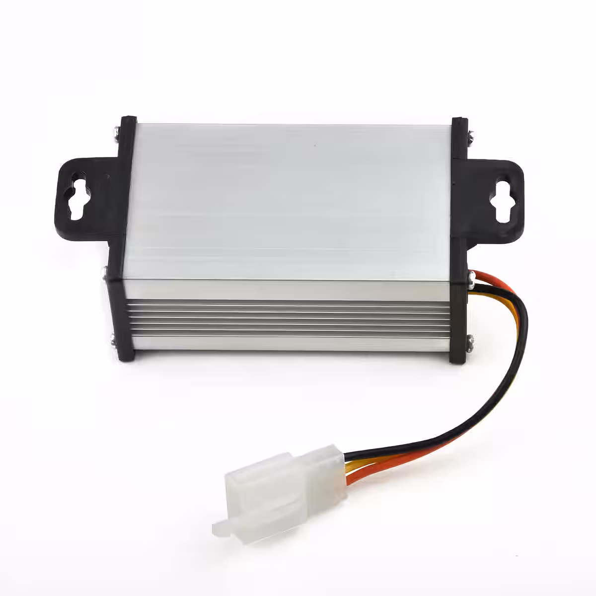 48V uz 12V pārveidotājs ar integrētām aizsargierīcēm