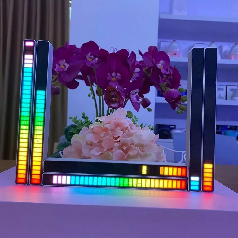 RGB LED stienis ideāls spēlēm, ar sinhronizētiem gaismas efektiem