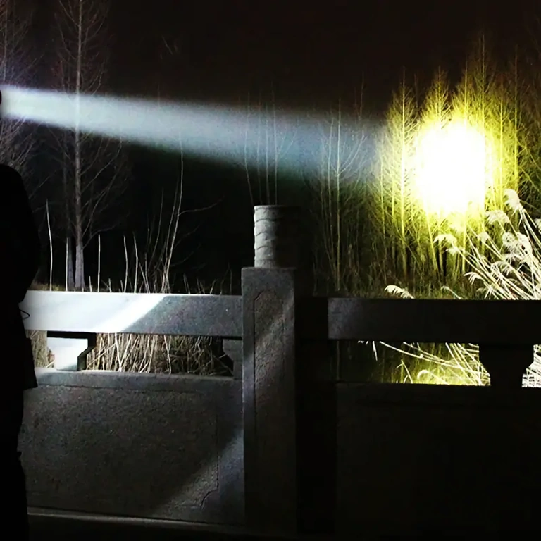 LED lukturis āra darbībai, ūdensizturīgs un ar akumulatoru