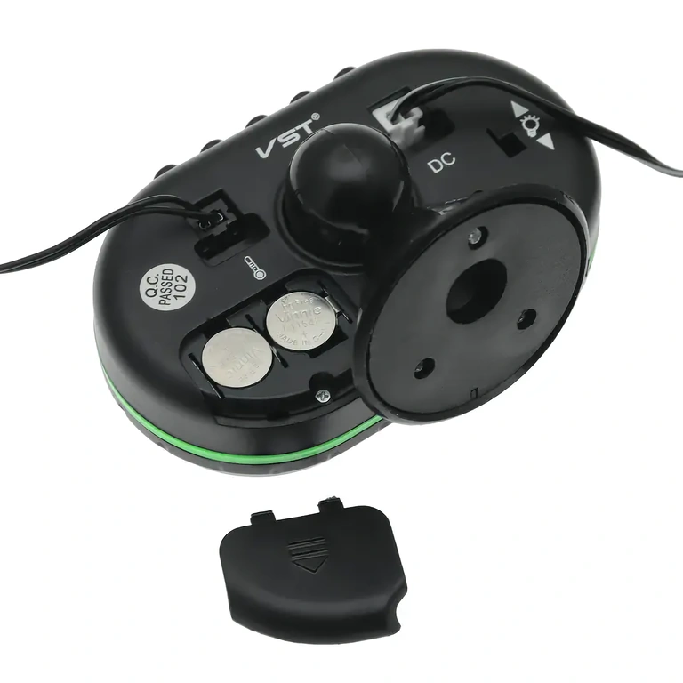 Digitālais voltmetrs ar temperatūras sensoru automašīnai