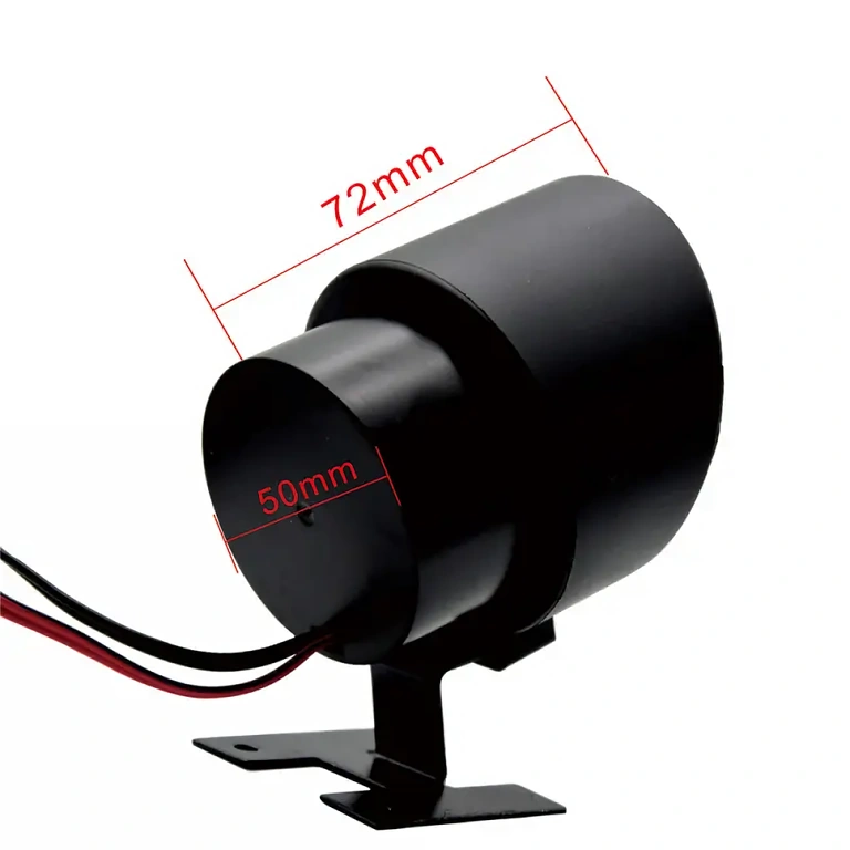 Sensors ar digitālo pulksteni un voltmetru ūdens temperatūras un akumulatora uzraudzībai transportlīdzekļos