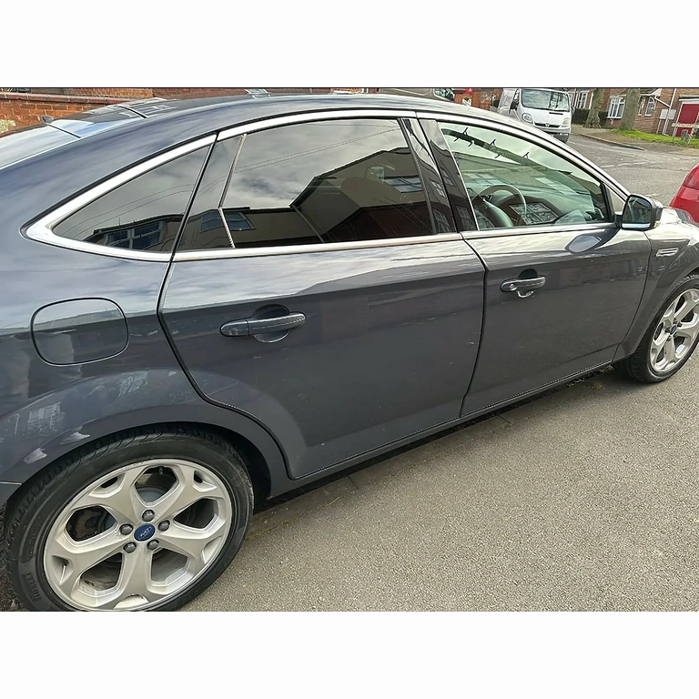 Sānu durvju gumijas aizsarglenta Rubera lente durvju sānu aizsardzībai