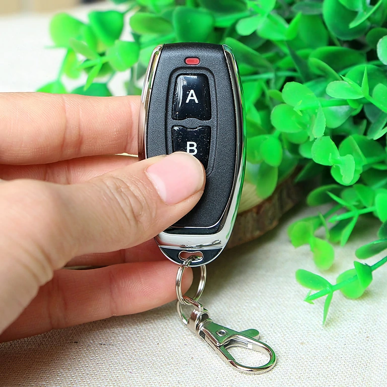 Kompakts modelis ar 2 pogām, 433 MHz frekvence, mācīšanās kods 1527