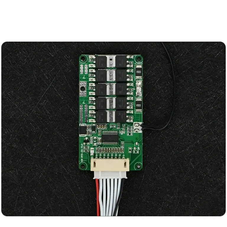 BMS sistēma 7S Li-ion bateriju uzlādei un drošībai.