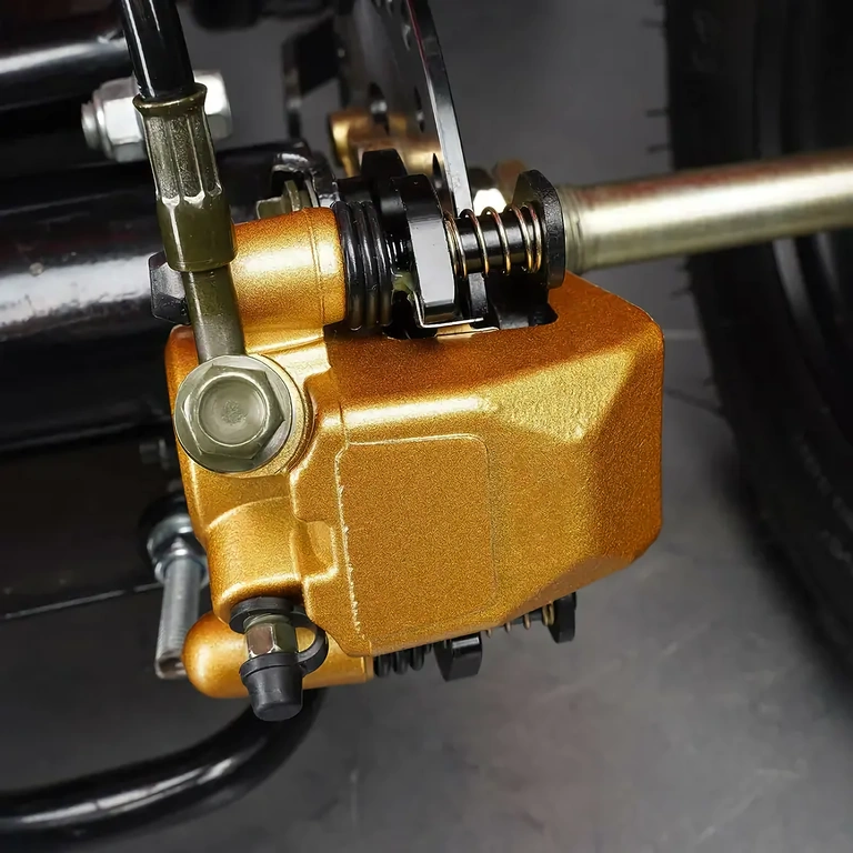 Sakausējuma suporti ar bremžu klučiem off-road ATV.