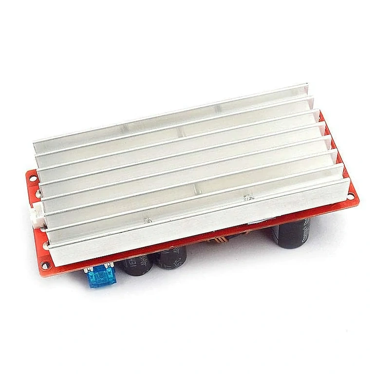 Robusts DC-DC pārveidotājs augstas jaudas slodzēm.