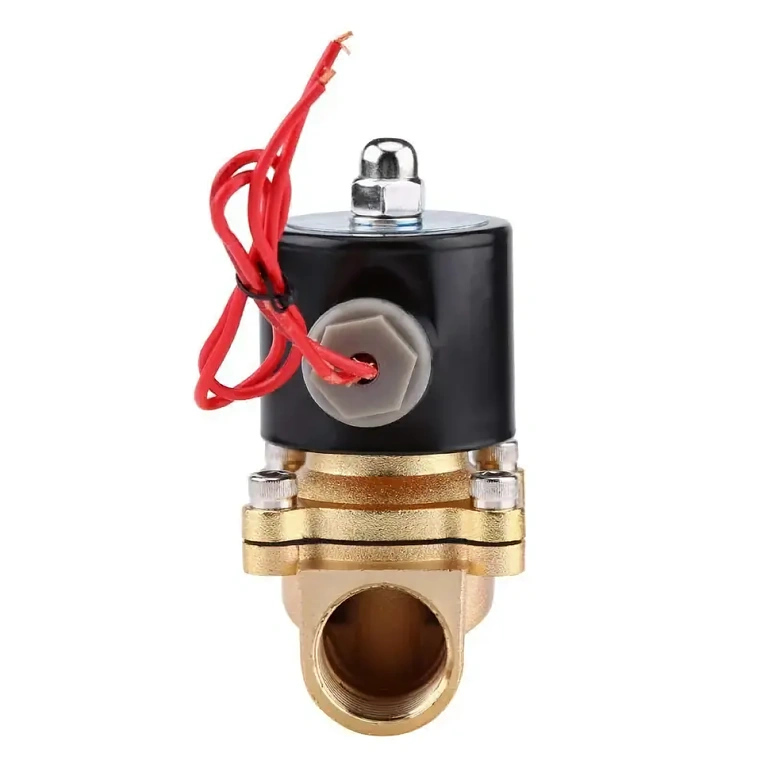 Normāli aizvērts ūdens sistēmu elektromagnētiskais vārsts Normāli aizvērts elektromagnētiskais vārsts plūsmas kontrolei