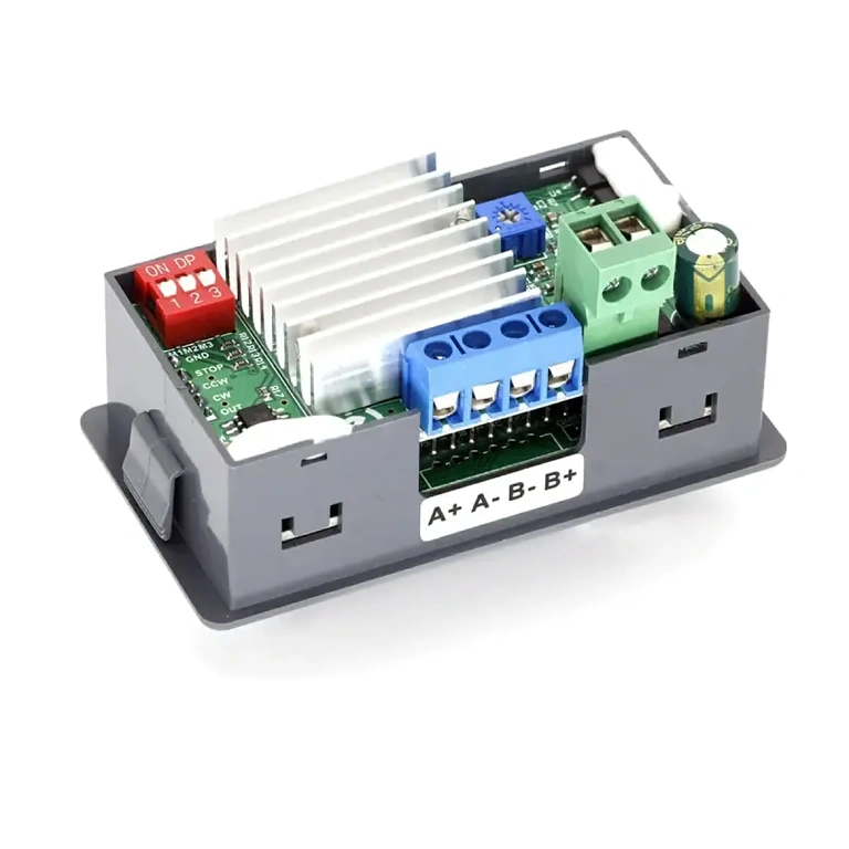 CNC kontroliera aizmugures skats Aizmugures skats uz CNC stepper vadības moduļa termināļiem