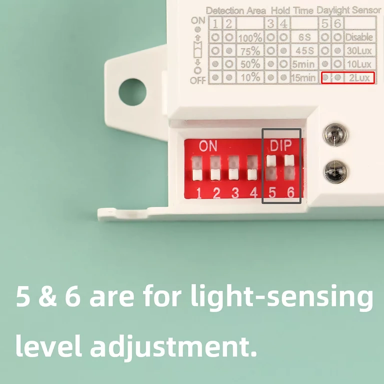 Gaismas sliekšņa izvēlēšanas iespēja no 2 līdz 2000 luksiem dienas sensoram