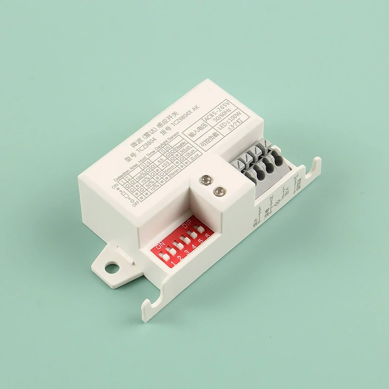 Sānskats uz mikroviļņu kustības sensoru