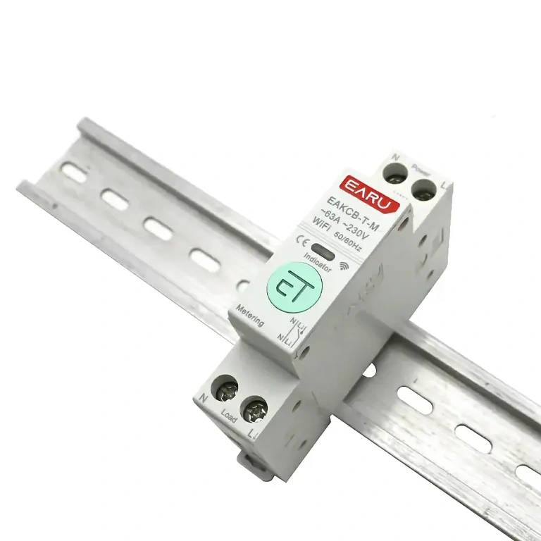 Uzstādīšana DIN sliedē WiFi elektriskais skaitītājs uzstādīts DIN sliedē elektroinstalācijas panelī