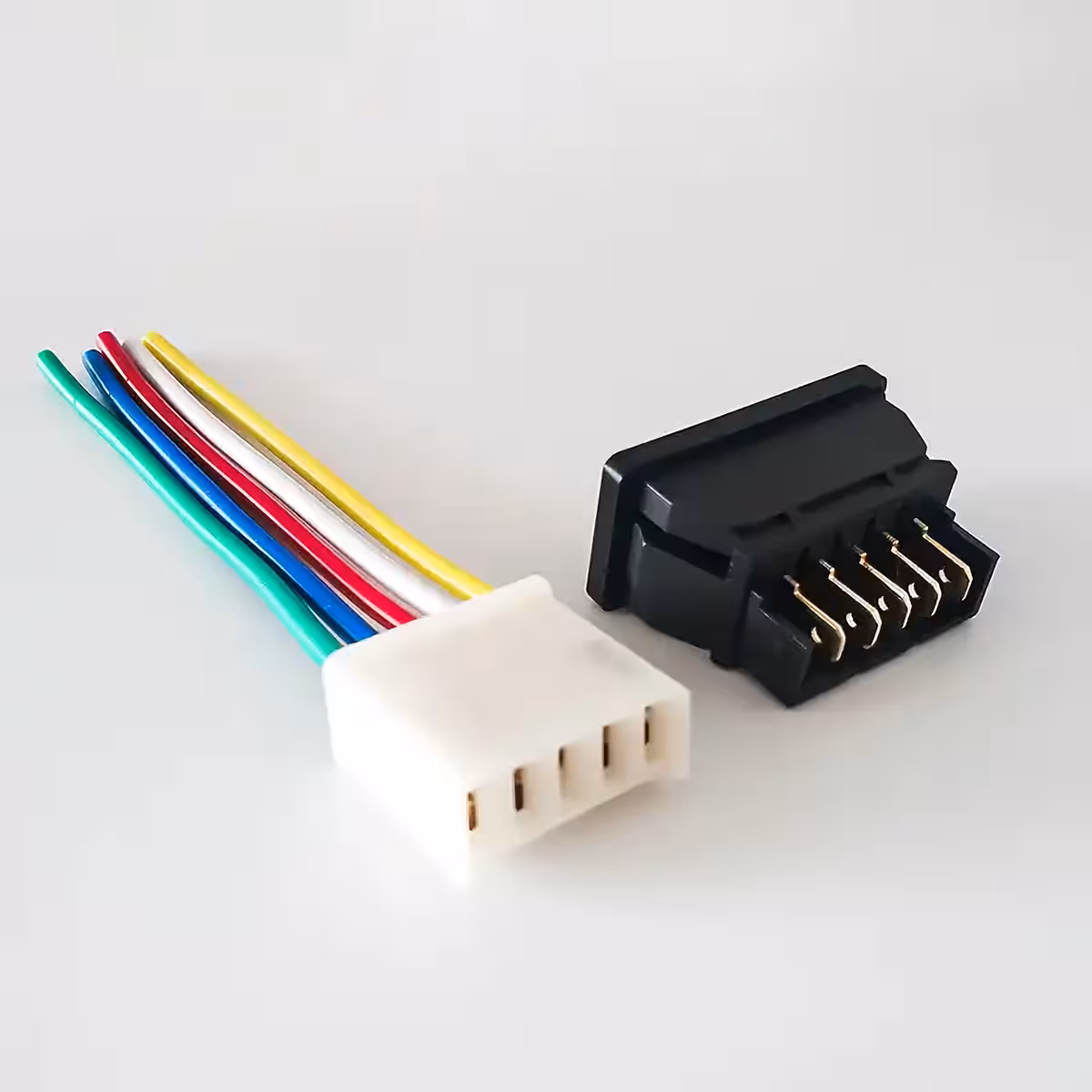 Slēdzis ar pieslēguma kontaktligzdu, nominālais spriegums DC 12V