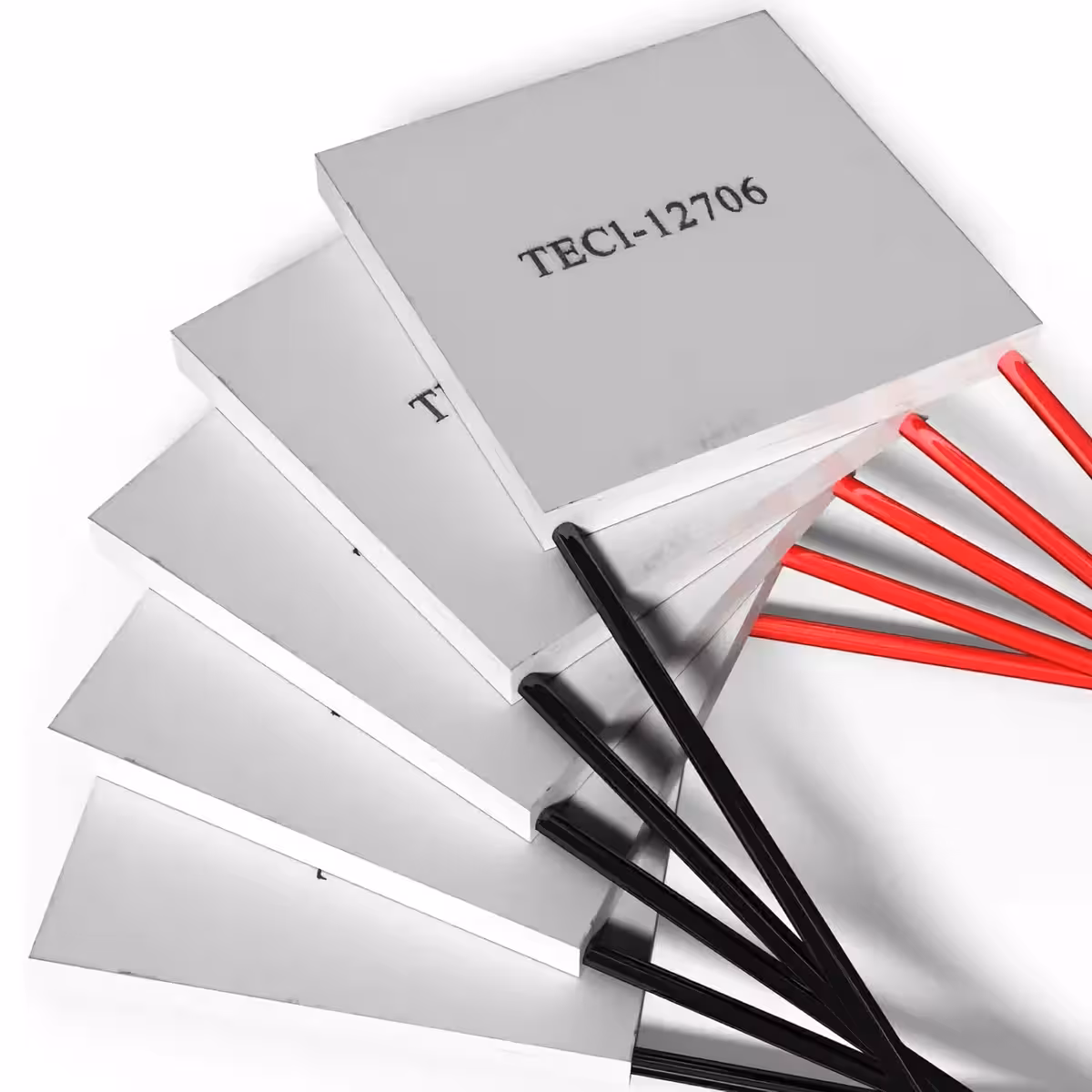 Termoelektriskais modulis ar Peltiera šūnām dzesēšanai un sildīšanai