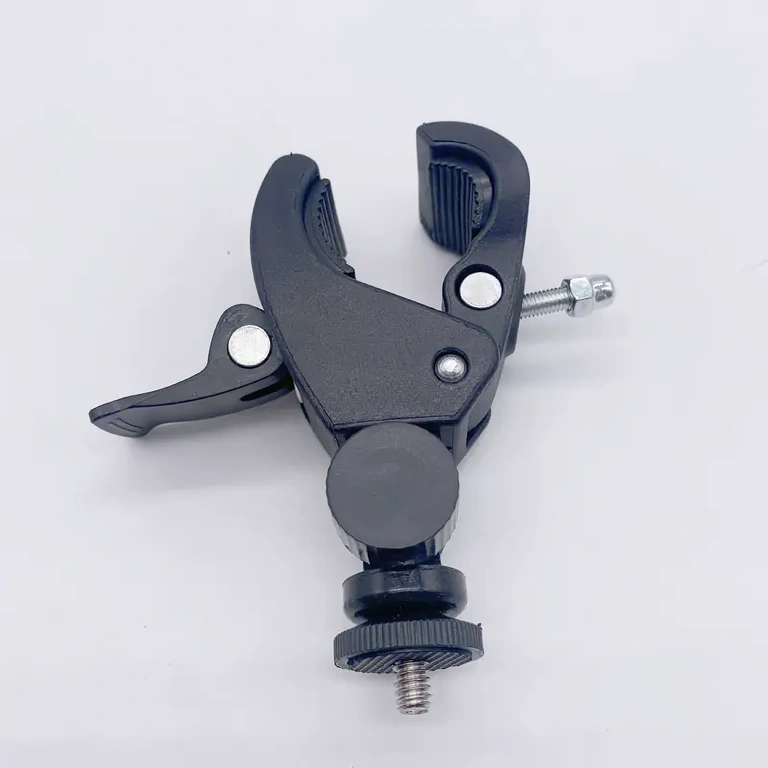 Droša kameras fiksācija Droša un stabila kameras fiksācija uz stūres dinamiskām aktivitātēm