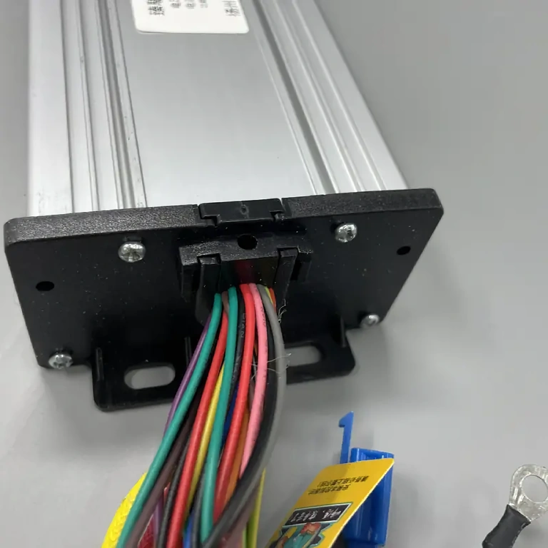 Skrejriteņa kontrolieris 60V 45A augstām veiktspējām Kontrolieris elektriskajam skūterim 60V, maksimālā strāva 45A