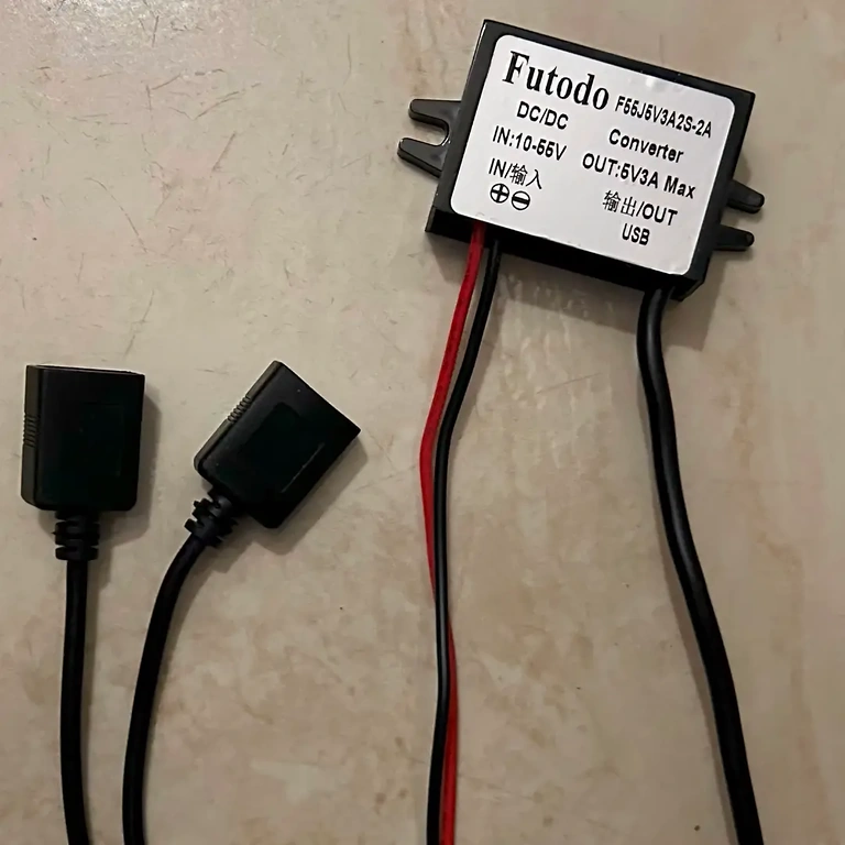 Uzraudzības kameras barošana Pārveidotājs baro novērošanas kameru no 48V avota