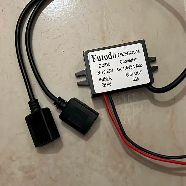 USB portu detaļas Dubultie USB porti vienlaicīgai uzlādei 5V 3A