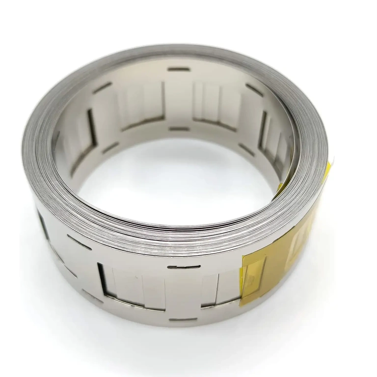 Lente izklāta uz galda, gatava lietošanai