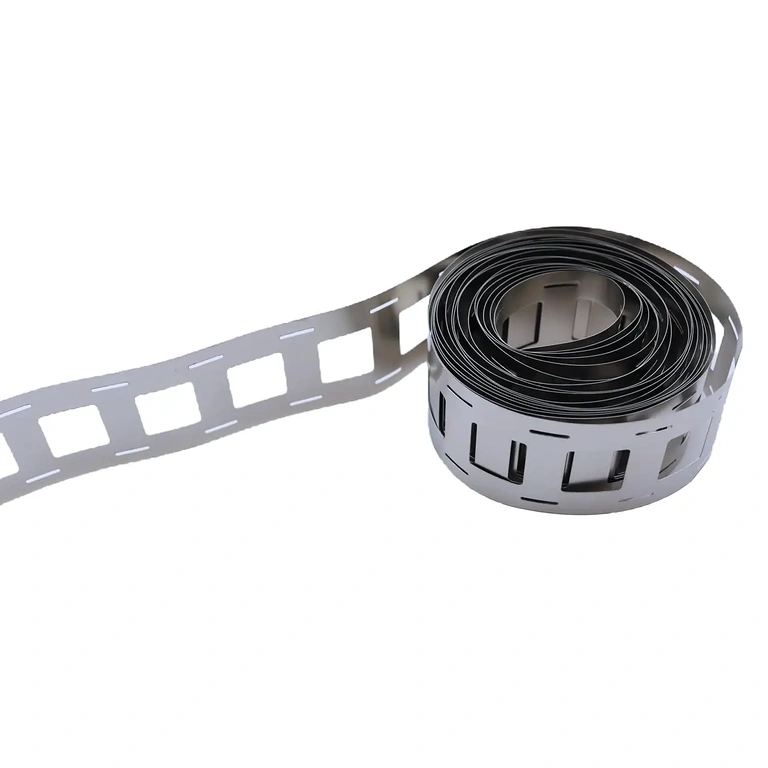 Punktu metināšanas process uz tīra niķeļa lentes