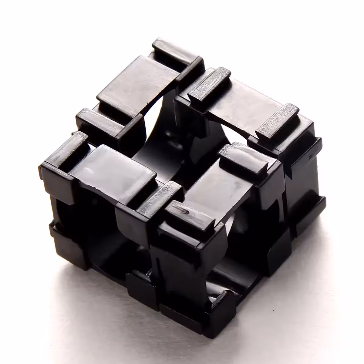 Četri modulāri 18650 turētāji gatavi ātrai fiksācijai bateriju blokā