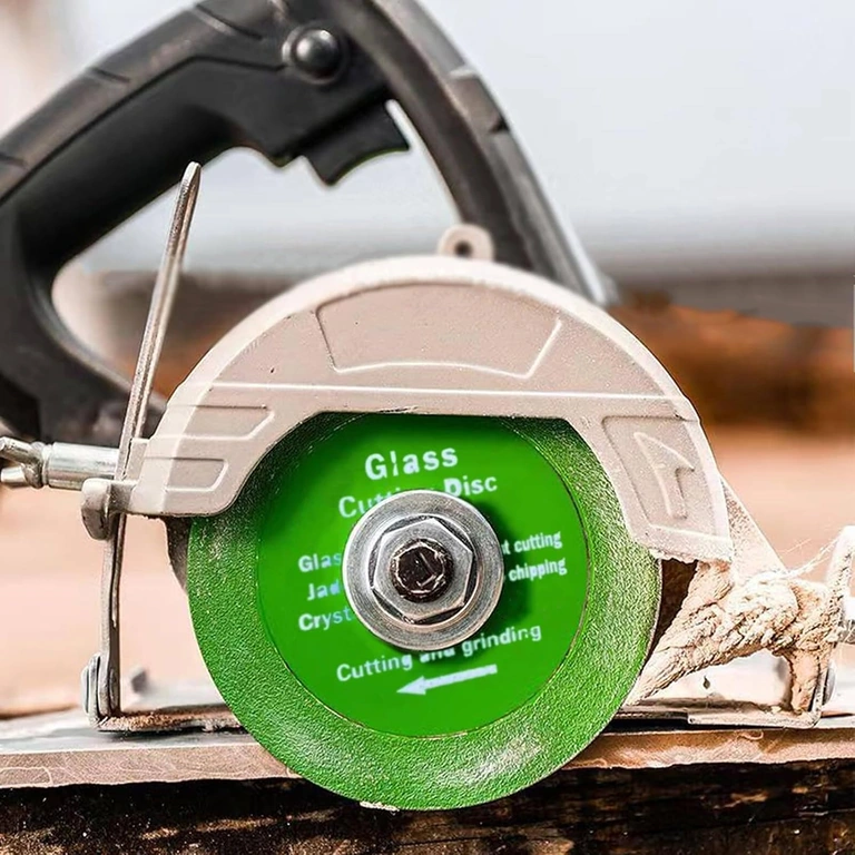 Disks uzstādīts uz standarta slīpmašīnas