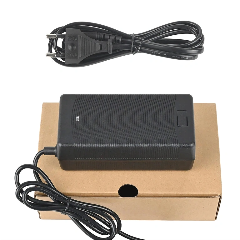 48V–54,6V 2A lādētājs ar IEC C13 savienotāju, piemērots Citycoco un Harley skuterēm